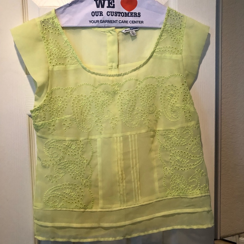 American Eagle M, yellow top.